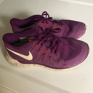 Women’s Nike Free Run Sneakers
